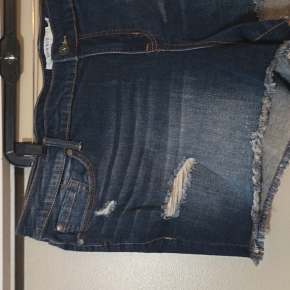 Torrid We Swear By The Fit Ripped Denim Cutoff Shorts Size 26 NWT - Picture 3 of 7